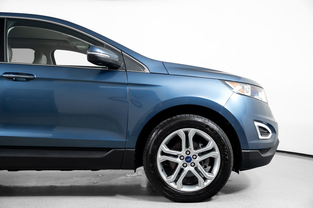 Used 2018 Ford Edge Titanium w/ Equipment Group 301A FWD image 4