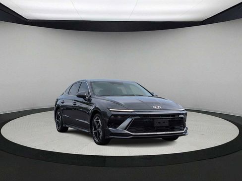 Used 2025 Hyundai Sonata SEL FWD image 2