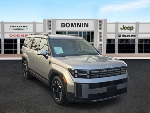 Used 2024 Hyundai Santa Fe SEL image 2