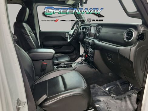 Used 2023 Jeep Wrangler Unlimited Sahara AWD/4WD image 11