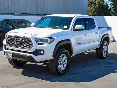 Used 2022 Toyota Tacoma TRD Off-Road image 3