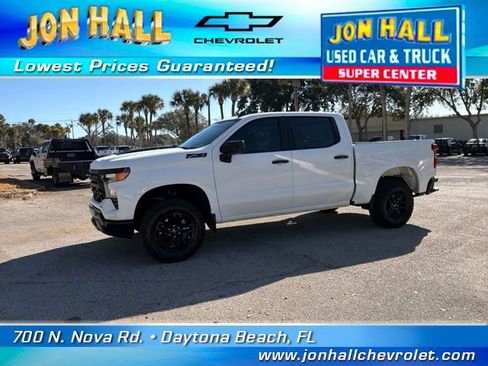 Used 2024 Chevrolet Silverado 1500 Custom Trail Boss w/ Dark Appearance Package image 3