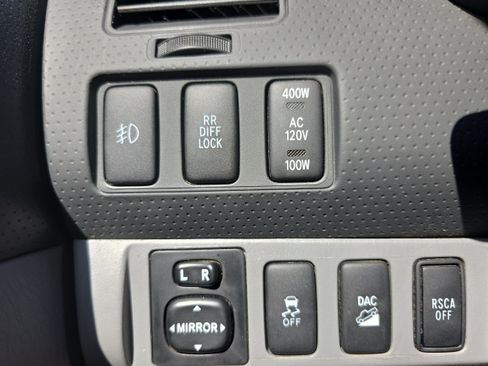 Used 2015 Toyota Tacoma 4x4 Double Cab w/ TRD Off-Road Package image 23