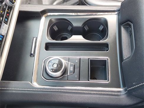 Used 2024 Ford Expedition XLT image 20