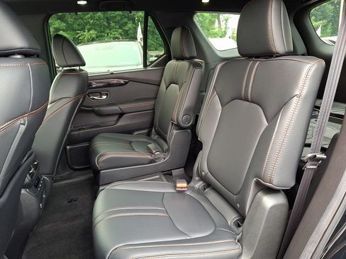 Certified 2025 Honda Pilot TrailSport image 9