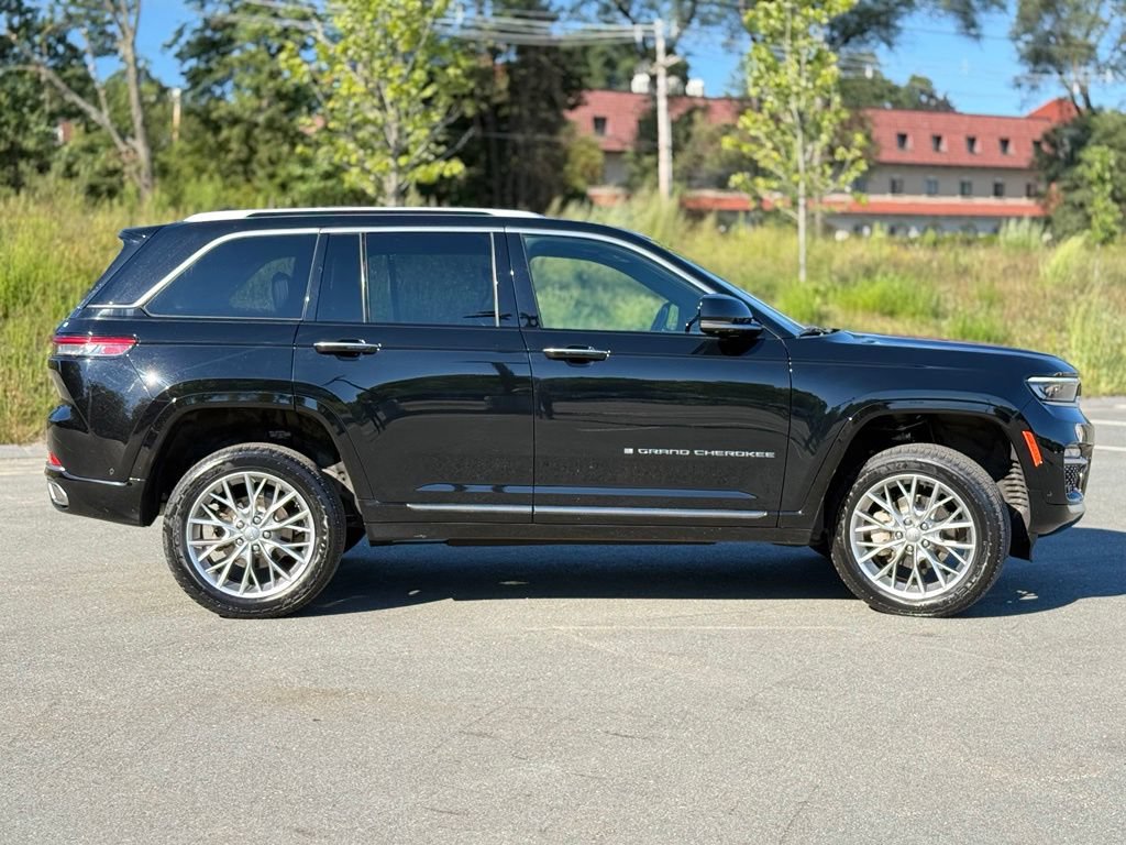 Used 2023 Jeep Grand Cherokee Summit AWD/4WD image 7