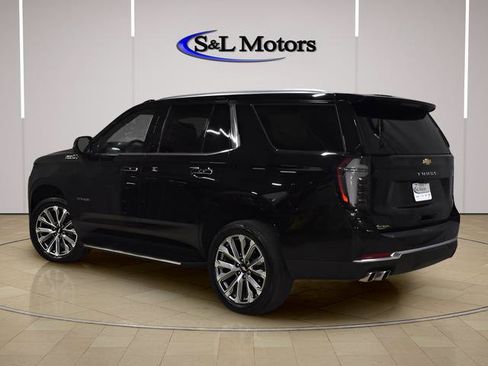 Used 2025 Chevrolet Tahoe High Country AWD/4WD image 3