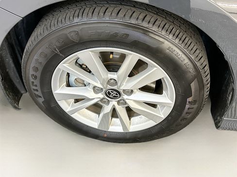 Used 2025 Toyota Camry LE image 11