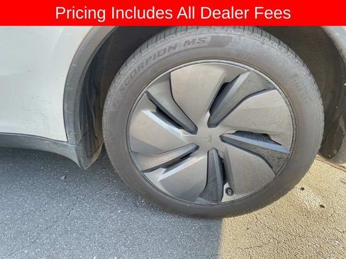 Used 2026 Tesla Model Y 2WD image 3