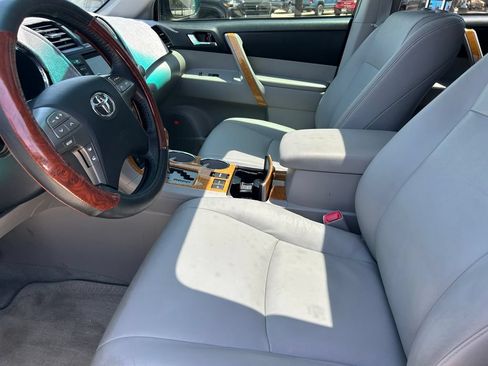 Used 2010 Toyota Highlander Limited AWD/4WD image 11
