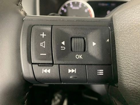 Used 2025 Nissan Rogue SV image 20