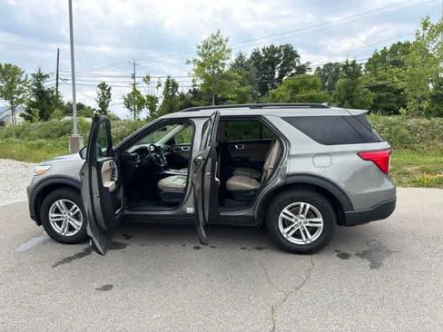 Used 2020 Ford Explorer XLT w/ Equipment Group 202A AWD/4WD image 16