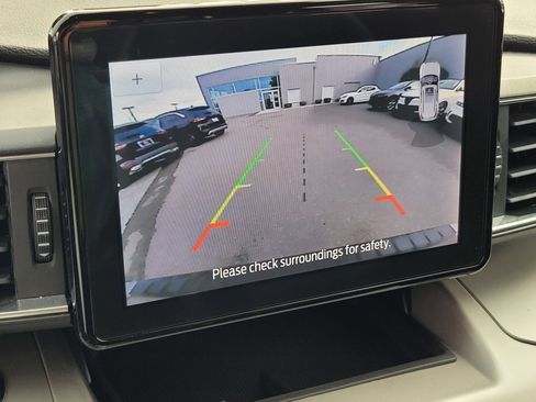 Used 2022 Ford Explorer XLT w/ Equipment Group 202A image 27