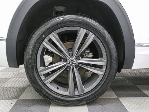 Certified 2022 Volkswagen Atlas Cross Sport SEL R-Line AWD/4WD image 22