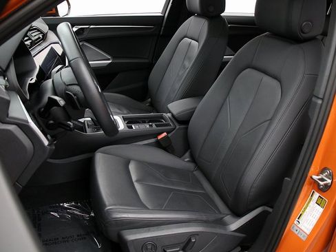 Used 2025 Audi Q3 2.0T Premium image 9