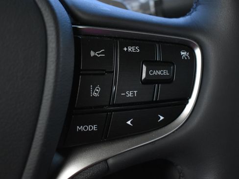 Used 2023 Lexus ES 300h Ultra Luxury image 18