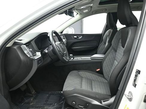 Used 2023 Volvo XC60 B5 Core image 11