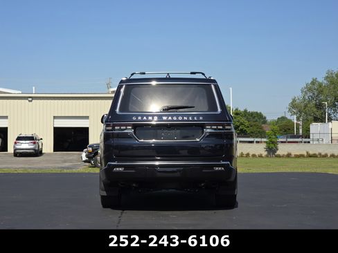 Used 2023 Jeep Grand Wagoneer Series III AWD/4WD image 6