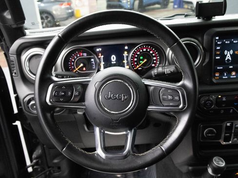 Used 2018 Jeep Wrangler Unlimited Sahara w/ Uconnect 4C Nav & Sound Group image 24