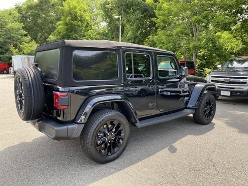 Certified 2024 Jeep Wrangler Unlimited Sahara w/ Technology Group AWD/4WD image 3