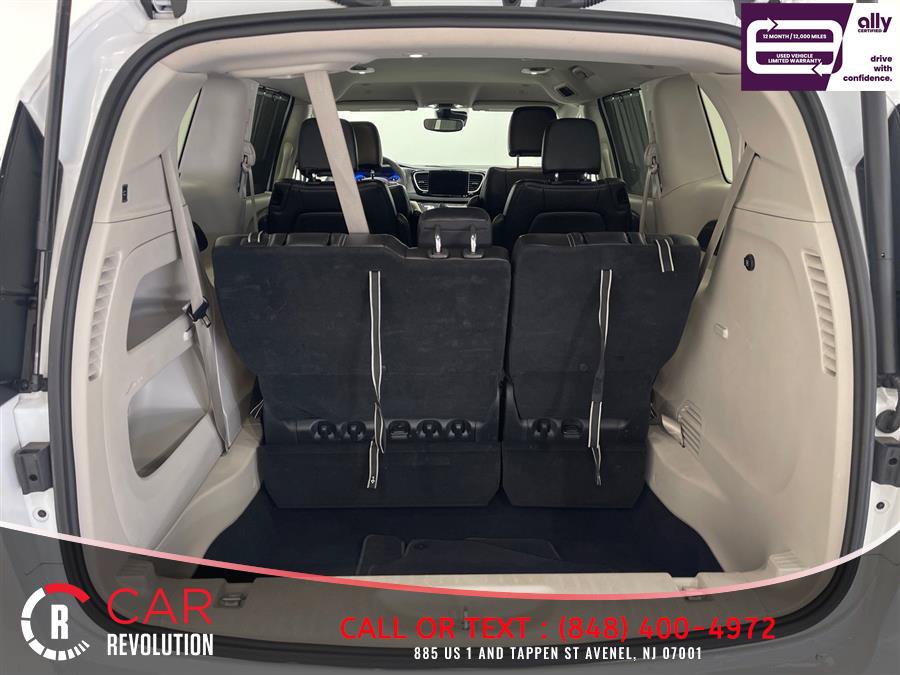 Used 2023 Chrysler Pacifica Touring-L FWD image 44