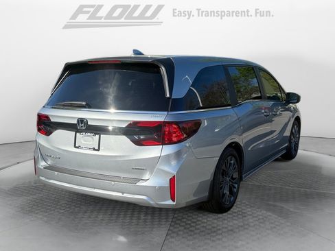 New 2026 Honda Odyssey Touring image 7
