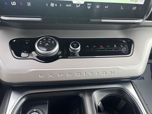 Used 2025 Ford Expedition Active AWD/4WD image 21