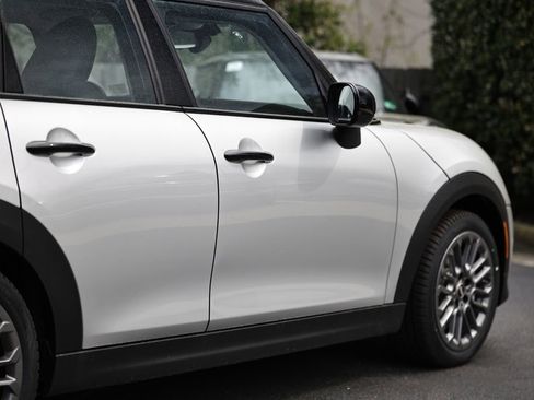 New 2026 MINI Cooper 4-Door Hardtop image 9
