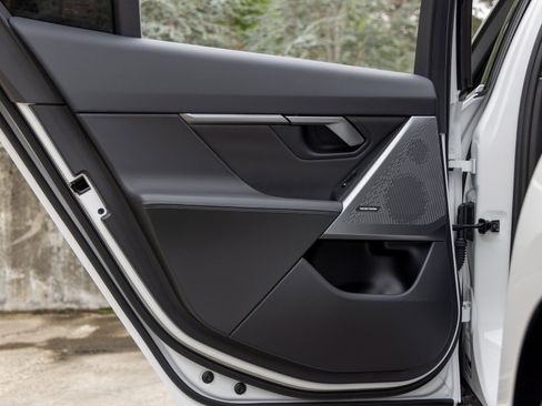 Used 2025 BMW i5 xDrive40 w/ Premium Package image 39