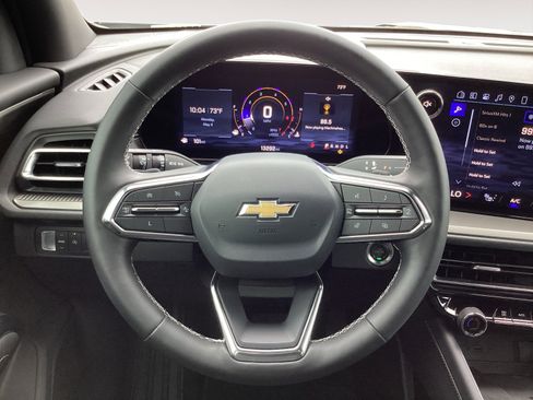 Used 2025 Chevrolet Traverse LT FWD image 18
