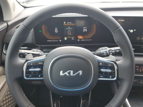 New 2025 Kia Carnival EX image 21