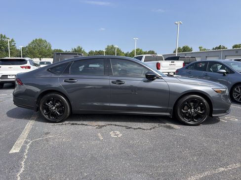 Used 2025 Honda Accord SE image 12