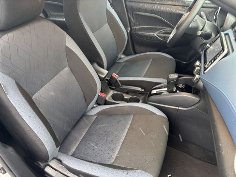 Used 2025 Nissan Versa SV FWD image 33