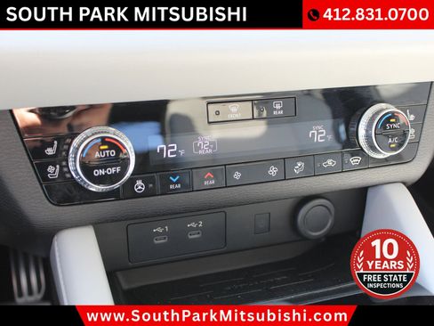 Used 2025 Mitsubishi Outlander AWD image 28