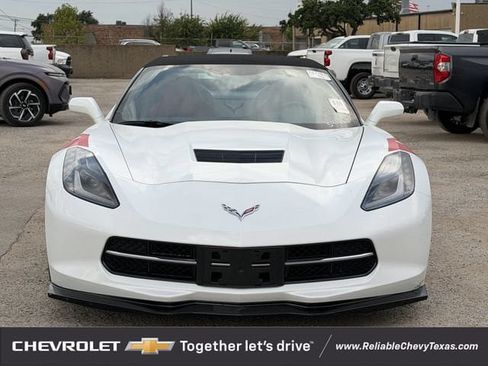Used 2015 Chevrolet Corvette Stingray Convertible RWD image 2
