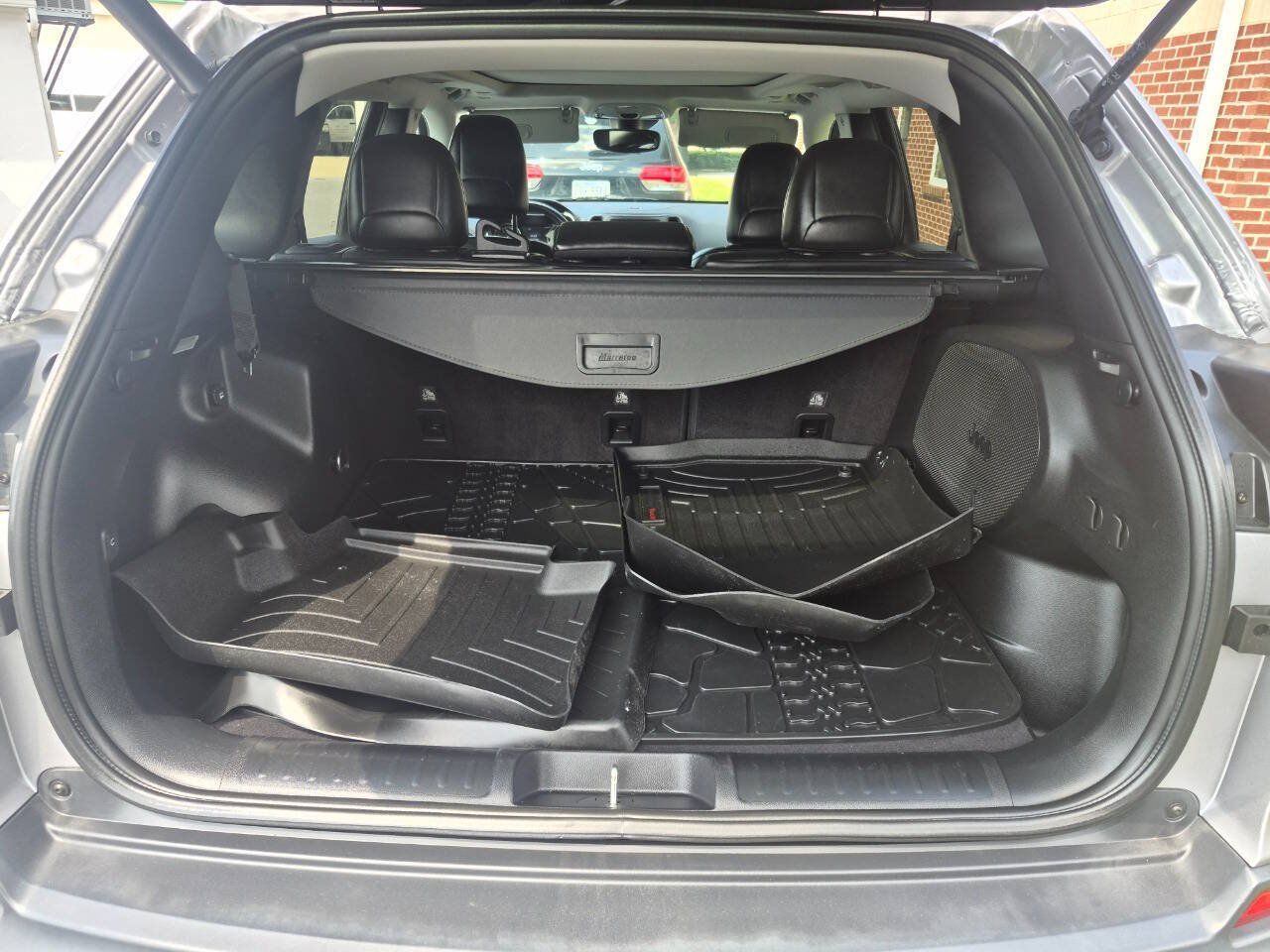 Used 2019 Jeep Cherokee Trailhawk AWD/4WD image 8
