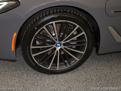 Used 2022 BMW 530e w/ Premium Package image 49