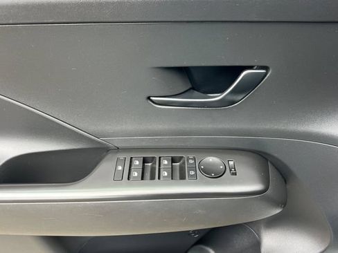 Used 2025 Hyundai Kona SEL FWD image 13