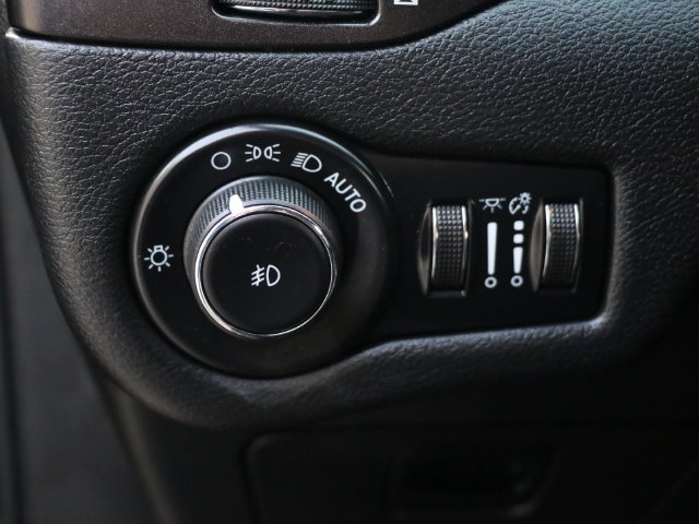 Used 2021 Jeep Cherokee Trailhawk AWD/4WD image 31