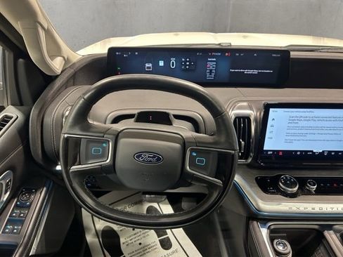 Used 2025 Ford Expedition Platinum AWD/4WD image 14