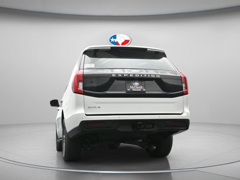 New 2025 Ford Expedition Active image 12