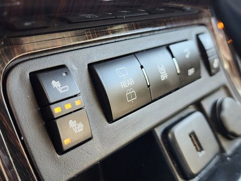 Used 2017 Chevrolet Traverse LT image 21