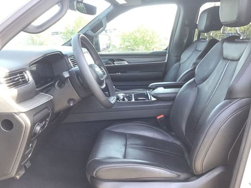 Used 2023 Jeep Wagoneer L Series III w/ Preferred Equipment Group image 12