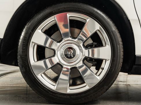 Used 2020 Rolls-Royce Cullinan image 48