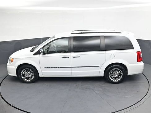 Used 2015 Chrysler Town & Country Touring-L w/ Driver Convenience Group FWD image 35