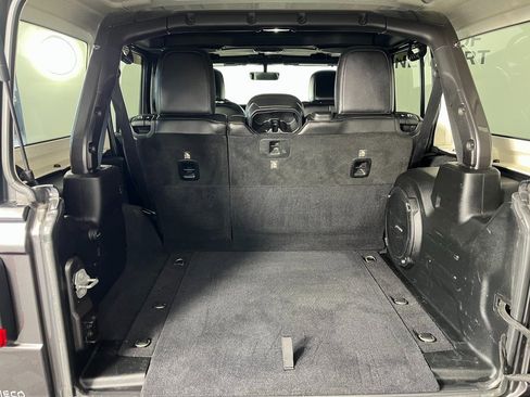 Used 2018 Jeep Wrangler Unlimited Sahara image 18