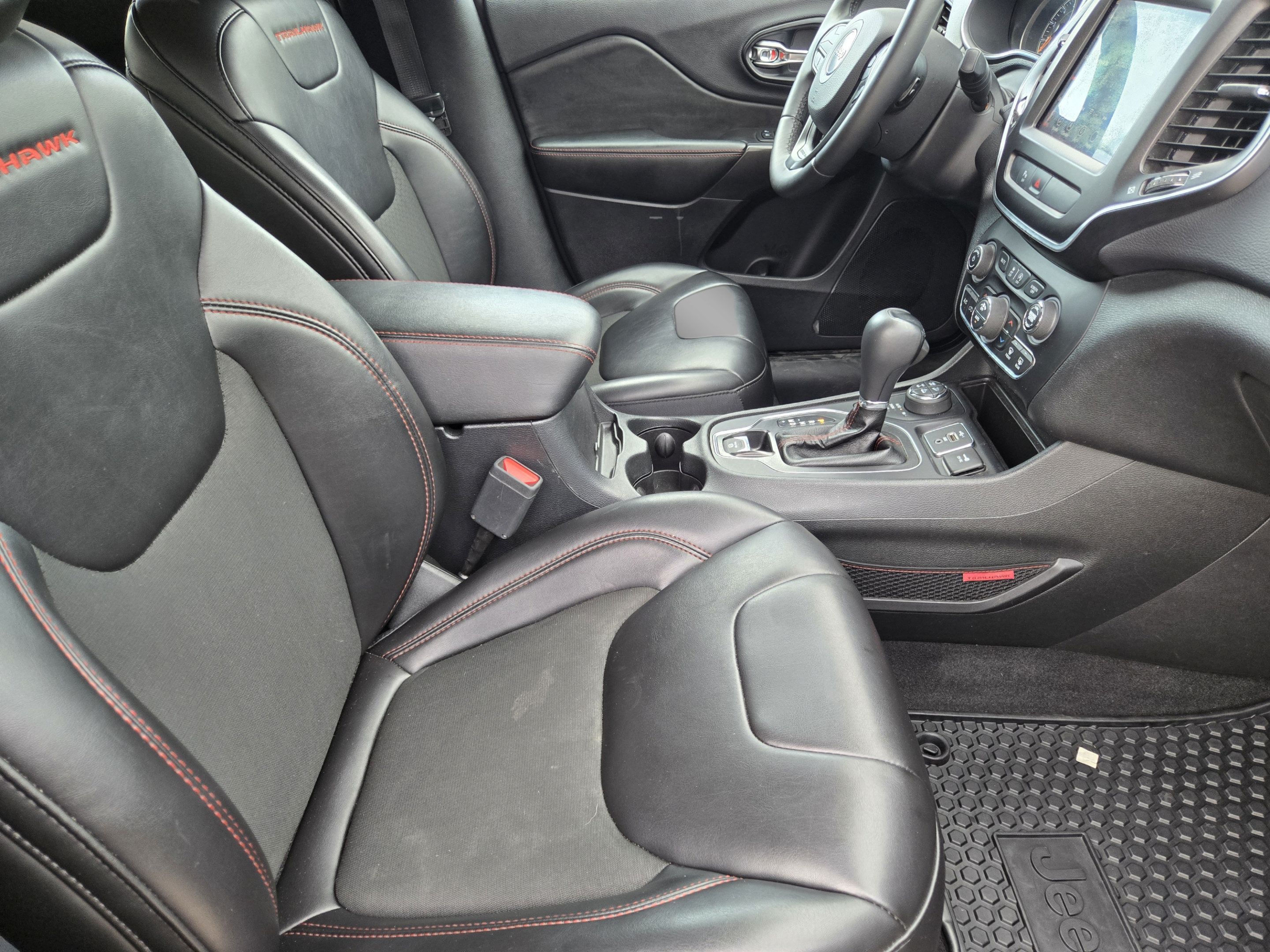 Used 2019 Jeep Cherokee Trailhawk AWD/4WD image 9