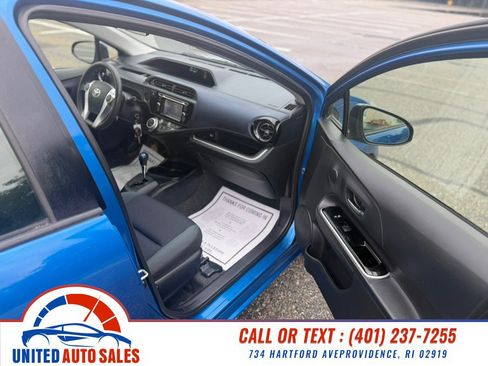 Used 2015 Toyota Prius C Two w/ Preferred Accessory Package FWD image 5