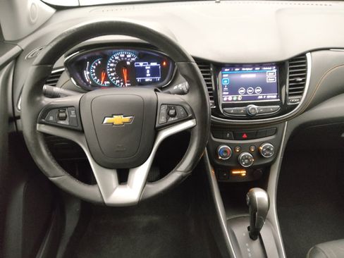 Used 2020 Chevrolet Trax LT w/ LT Convenience Package FWD image 22