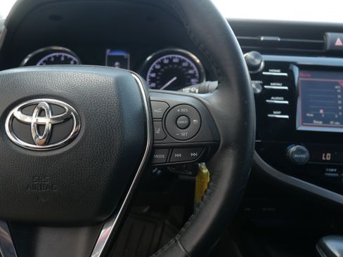 Used 2020 Toyota Camry SE image 13